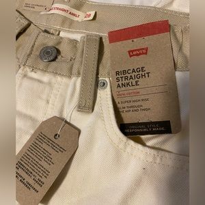 Levis ribcage straight ankle sz28